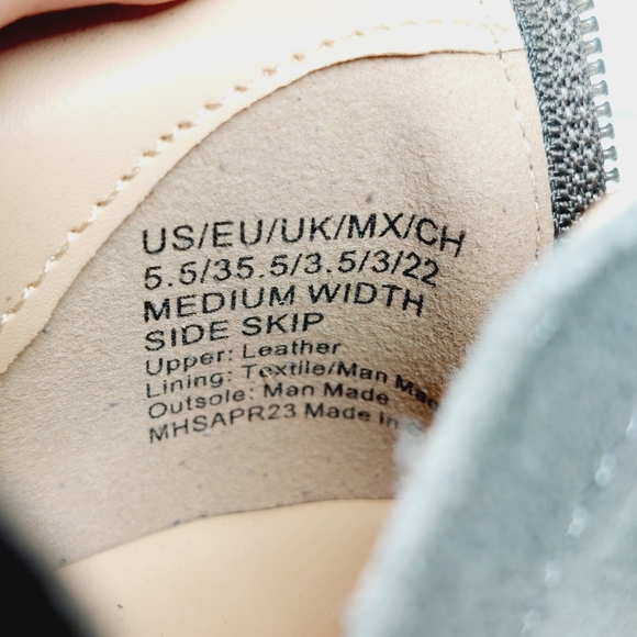 NEW Kenneth Cole Reaction Side Skip Gray Suede Low Heel Ankle Booties T383 - Picture 10 of 11